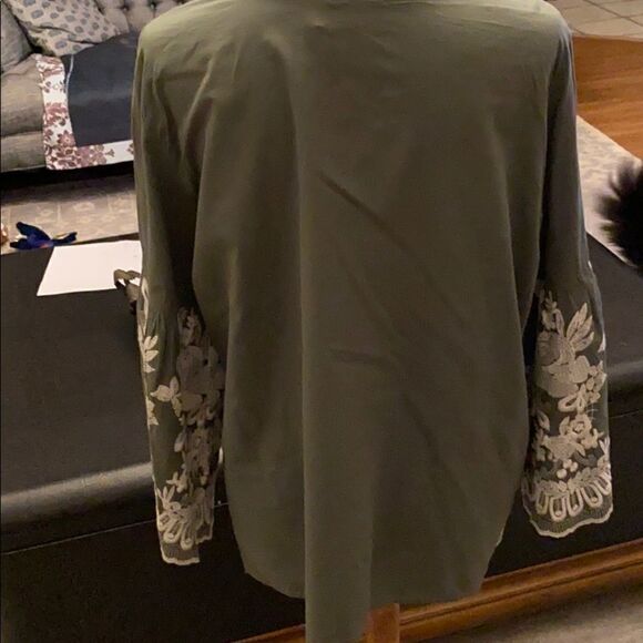 XL CUPID Top Olive Green w/ Embroidery Nice - Picture 5 of 5